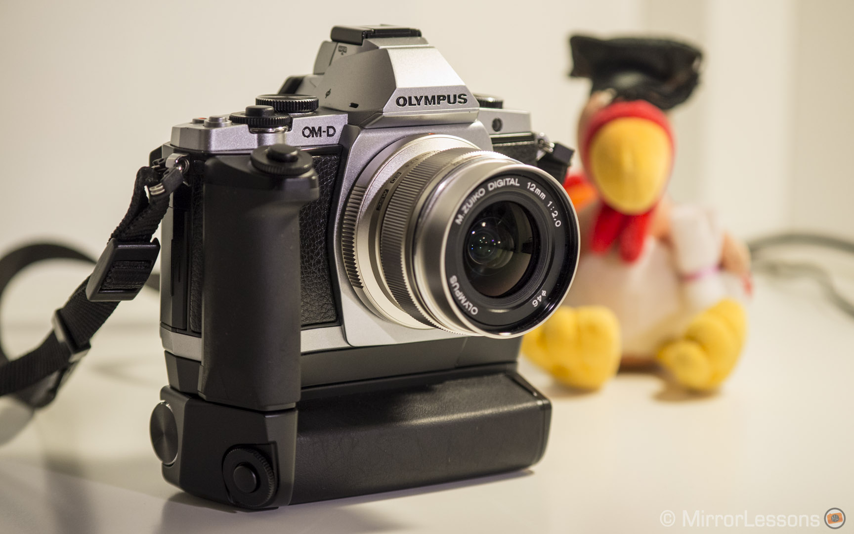 Dekbed oogopslag Isaac Olympus OM-D E-M5 Grip Review: Turn your E-M5 into a 3-in-1 camera!