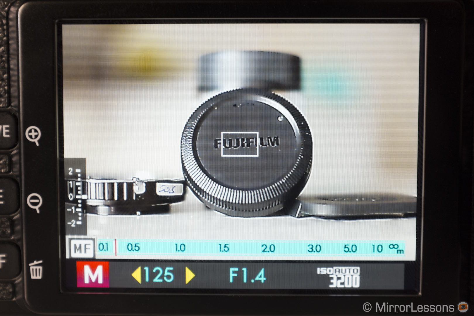 Manual focusing with the X-Pro1, focus peaking and Leica M lenses