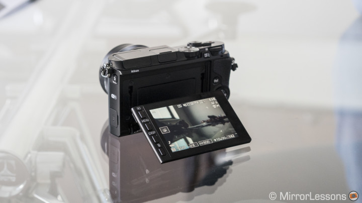 Tilt-touch screen on Nikon 1 V3