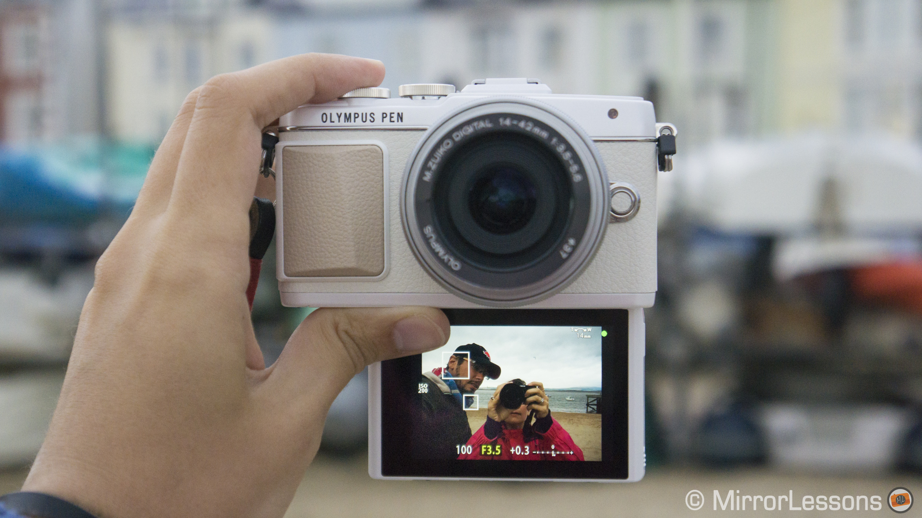 Let's take selfies! First impressions of the new Olympus Pen E-PL7