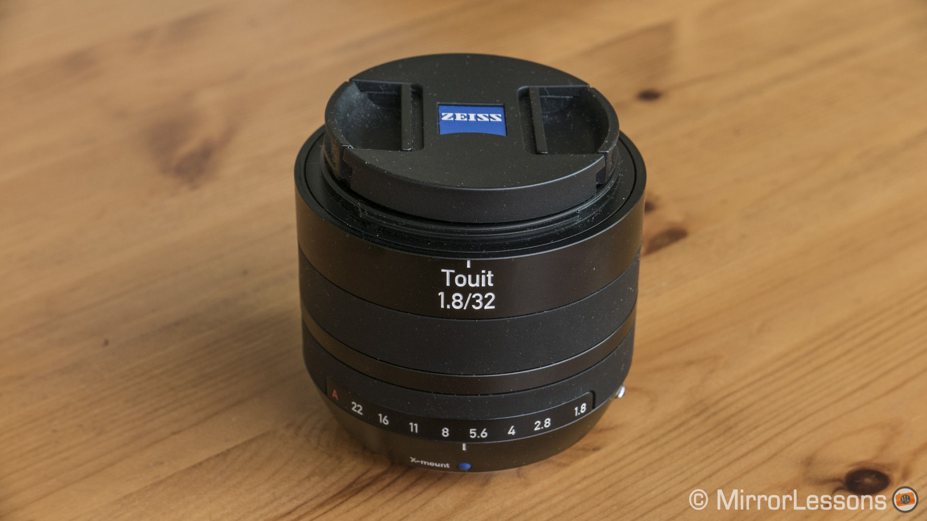 Zeiss Touit 32mm F1.8 Xマウント