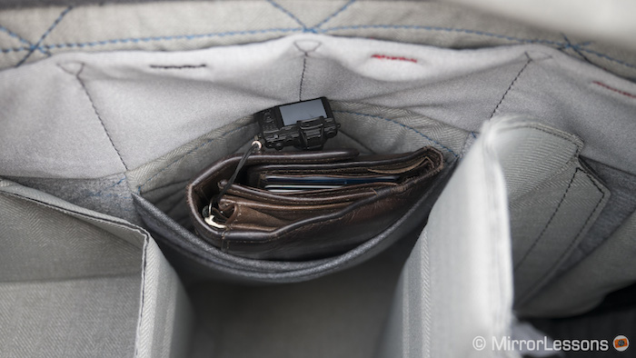 Four small pockets and a larger one that can house your wallet